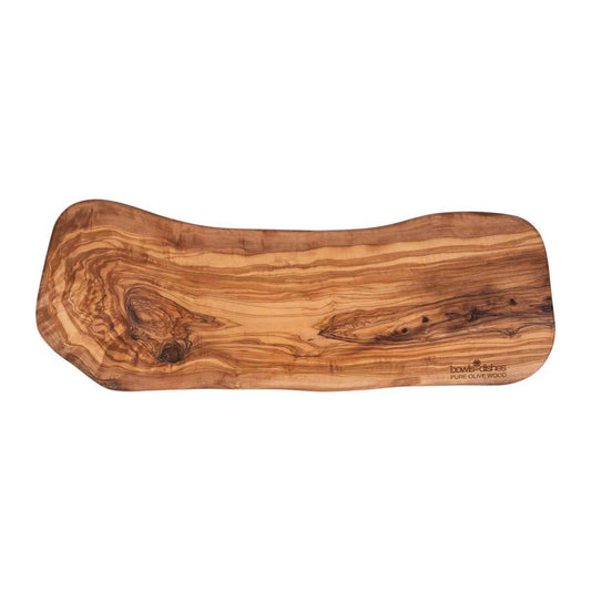De olijfhouten borrelplank van bovenaf gezien. Het hout heeft een mooie natuurlijke tekening en vorm.