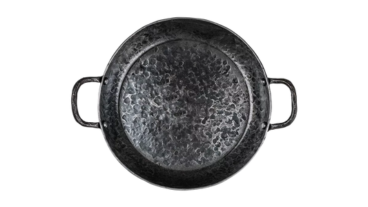 Dezelfde pan van bovenaf gezien. De structuur van het gehamerde carbon staal is goed te zien.