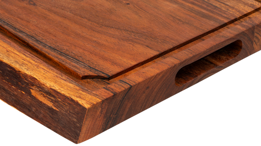 De zijplank gezien vanaf de zijkant gezien, met het ingevreesde handvat duidelijk in beeld.