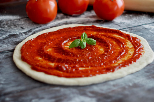 De lekkerste en simpelste pizzasaus (met maar 2 ingrediënten!)