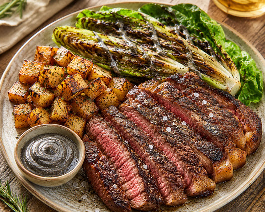 Caveman Ribeye op de kamado met krokante aardappeltjes en gegrilde romaine