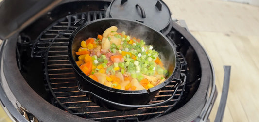 Groentenstoofpot met gerookt spek, flespompoen en Spritz Rub