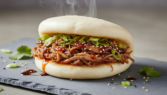 Pulled pork van de kamado met Aziatische BBQ saus