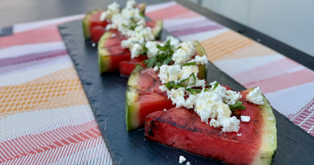 Dit zomerrecept staat in 10 minuten op tafel: gegrilde watermeloen met feta en hot honey