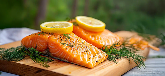 Zalm van de kamado: Gemarineerd en gegrild op cederhout