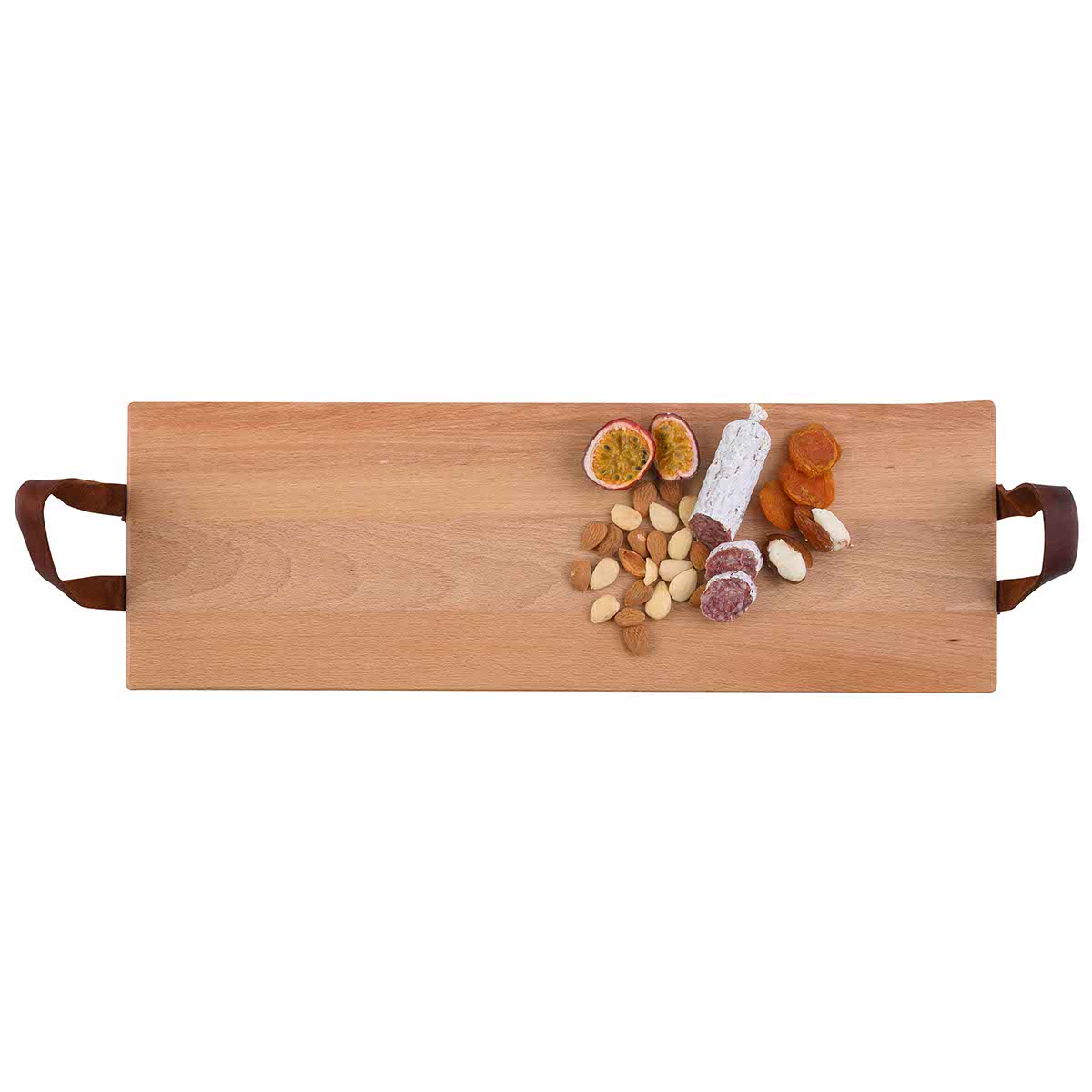 Houten, rechthoekige serveerplank met twee leren handgrepen, tegen een witte achtergrond. De plank is van bovenaf gefotografeerd. Aan de rechterkant van de plank liggen borrelhapjes.