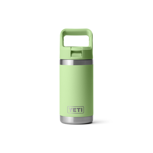 Vooraanzicht van de Yeti rambler junior kids drinkfles met  bijpassende rietjesdop van 355 ml in de kleur Key Lime met gesloten rietjesdop.