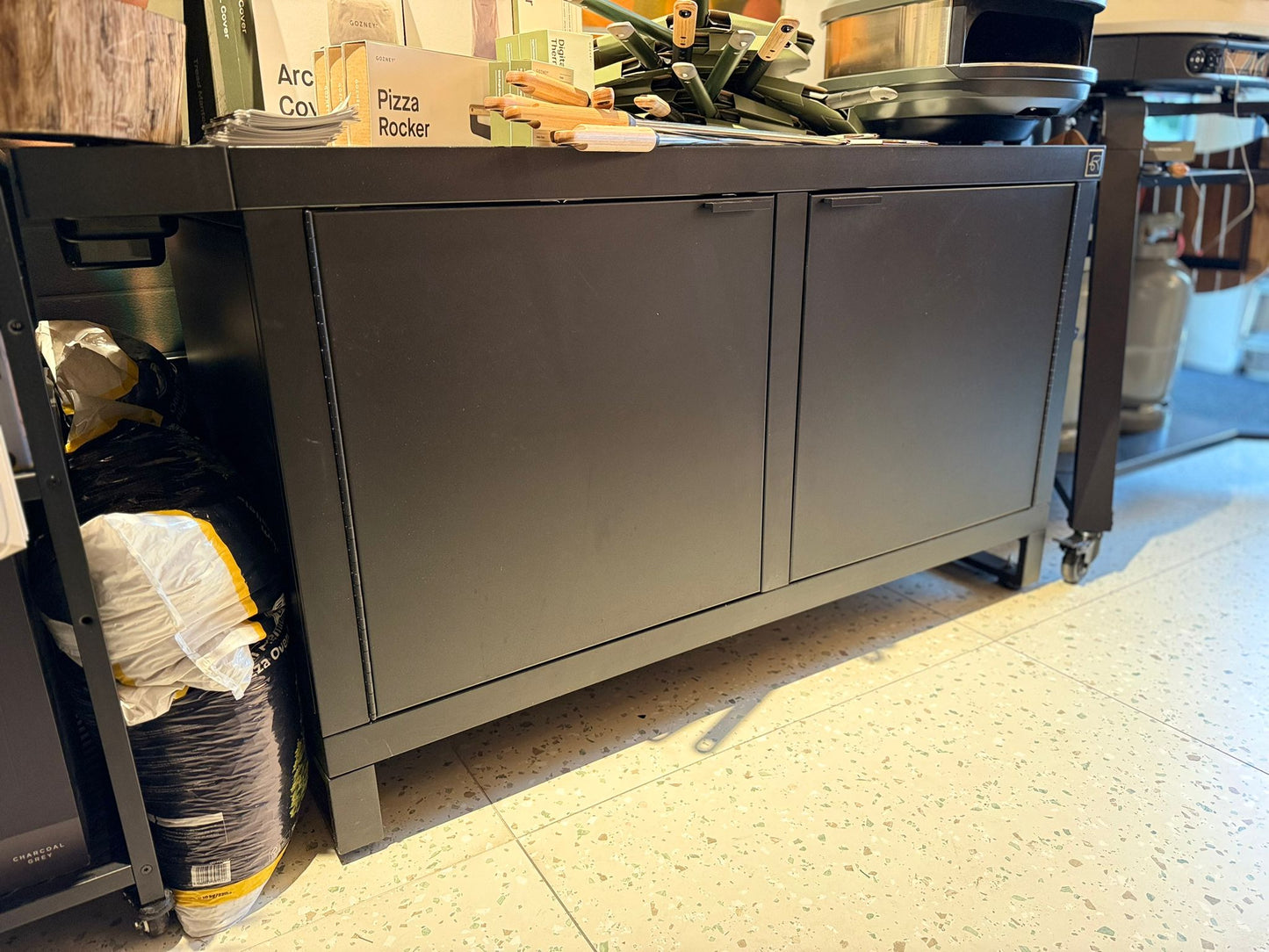 Roostr | Rubix Buitenkeuken | Charcoal Black - showmodel