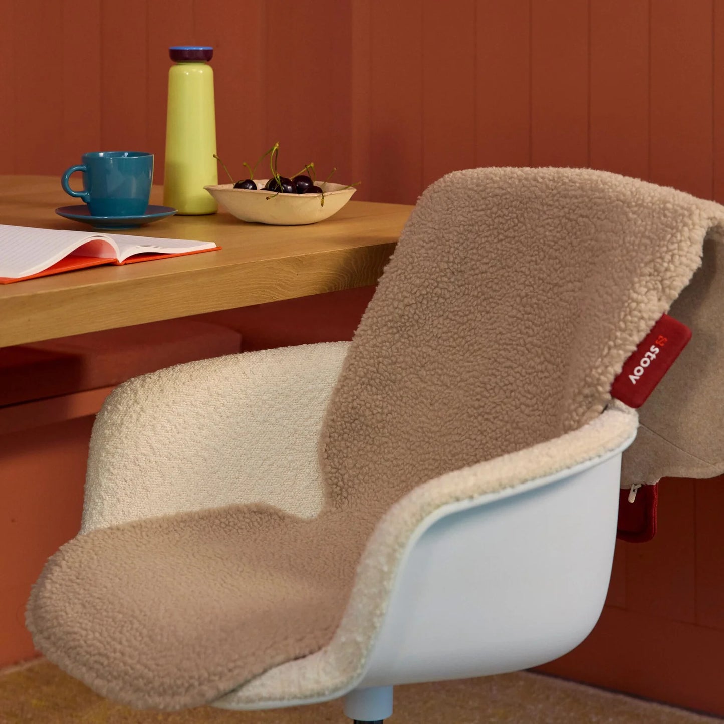 Stoov Big Hug Stoelverwarmer Draadloos Woolly Beige 40x110cm | grote batterij