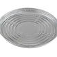 Een ronde, zilverkleurige aluminium druippan van Big Green Egg. De pan heeft een verhoogd patroon met openingen in de bodem, ontworpen om vet en sappen op te vangen tijdens het koken op de barbecue. In het midden van de pan staat het logo "Big Green Egg" gegraveerd. Dit type pan is wegwerpbaar en komt in een set van 5 stuks, bedoeld om het schoonmaken van de barbecue te vergemakkelijken. Het product is licht van gewicht en eenvoudig in gebruik.