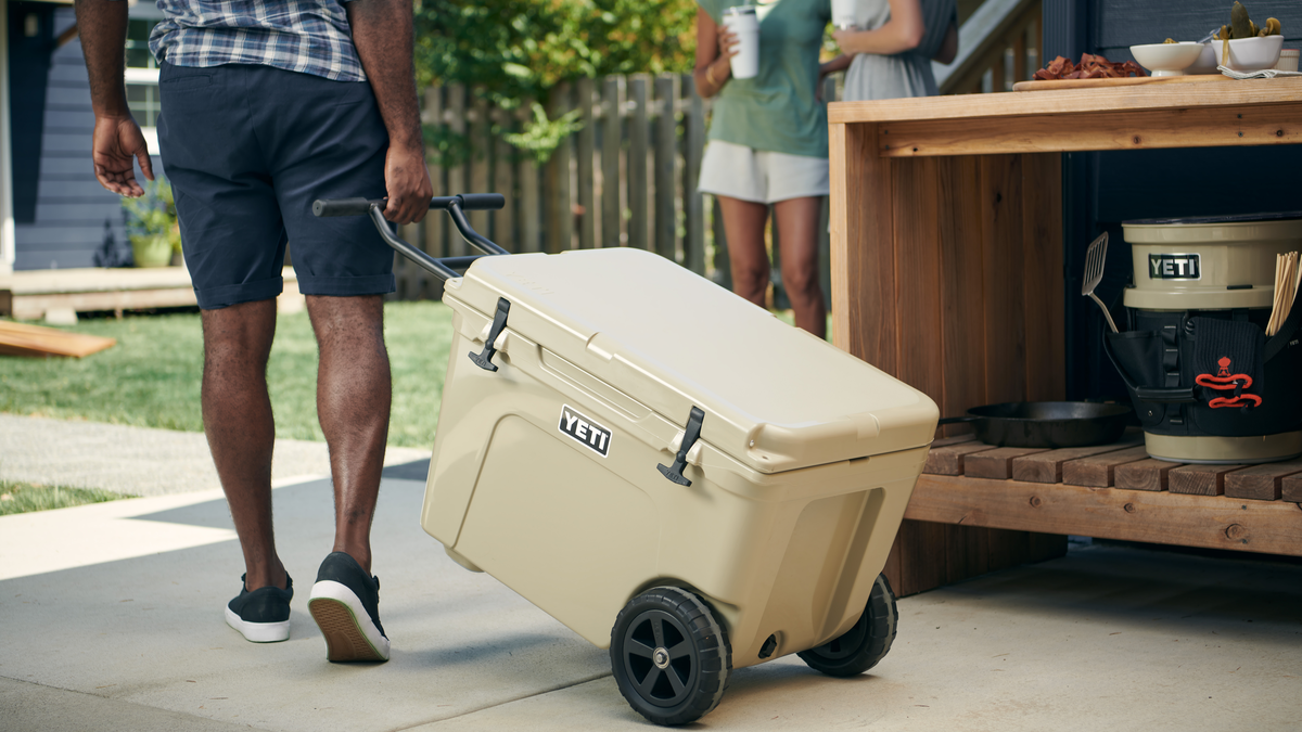 YETI Tundra Haul Wheeled Cooler | Navy