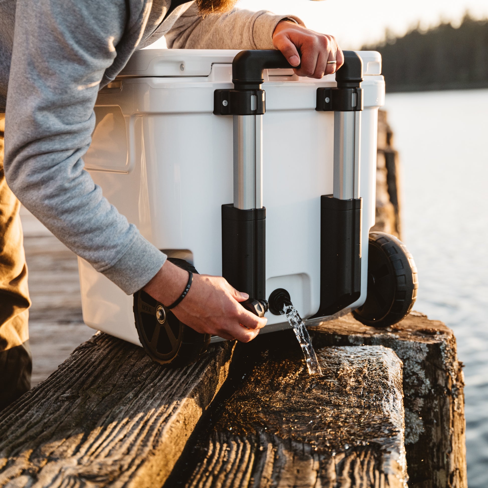 YETI Roadie 48 Wheeled Cooler | White